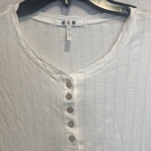 Three Dots Women's White Short Sleeve Top 5 Button‎ Front Size Small
